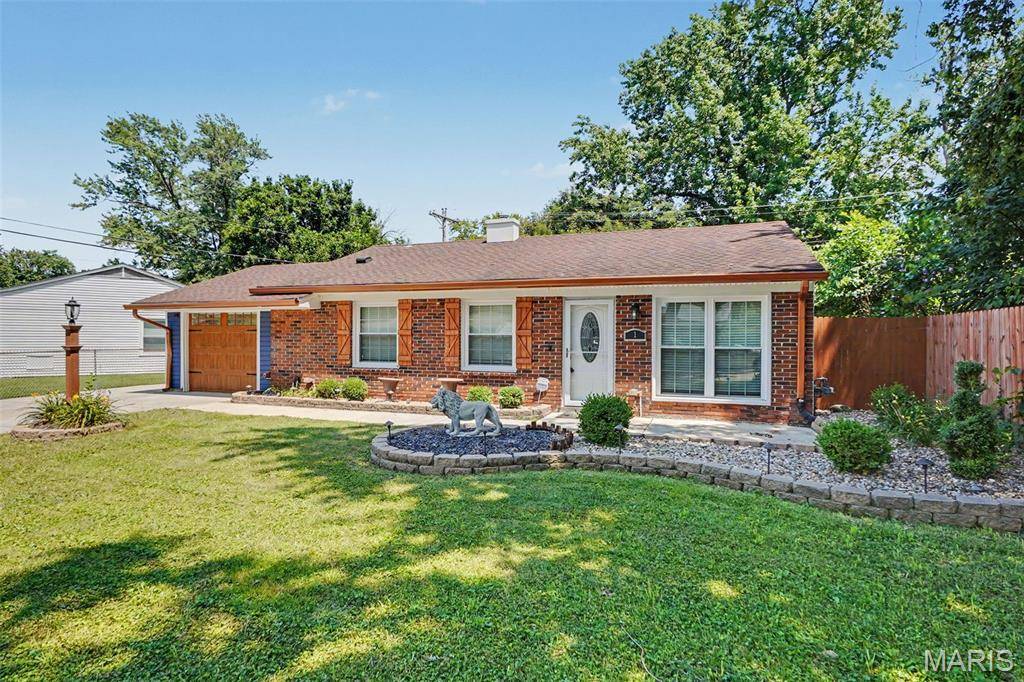 1 Bluegrass LN, St Peters, MO 63376