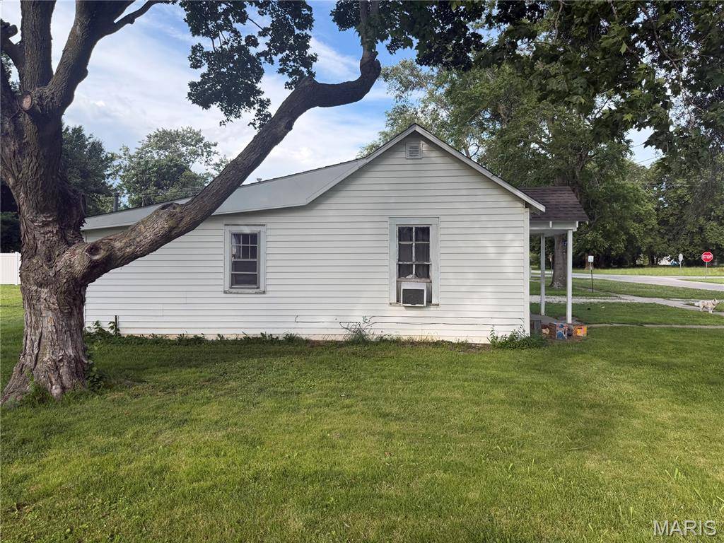 1504 Ohio, Windsor, IL 61957