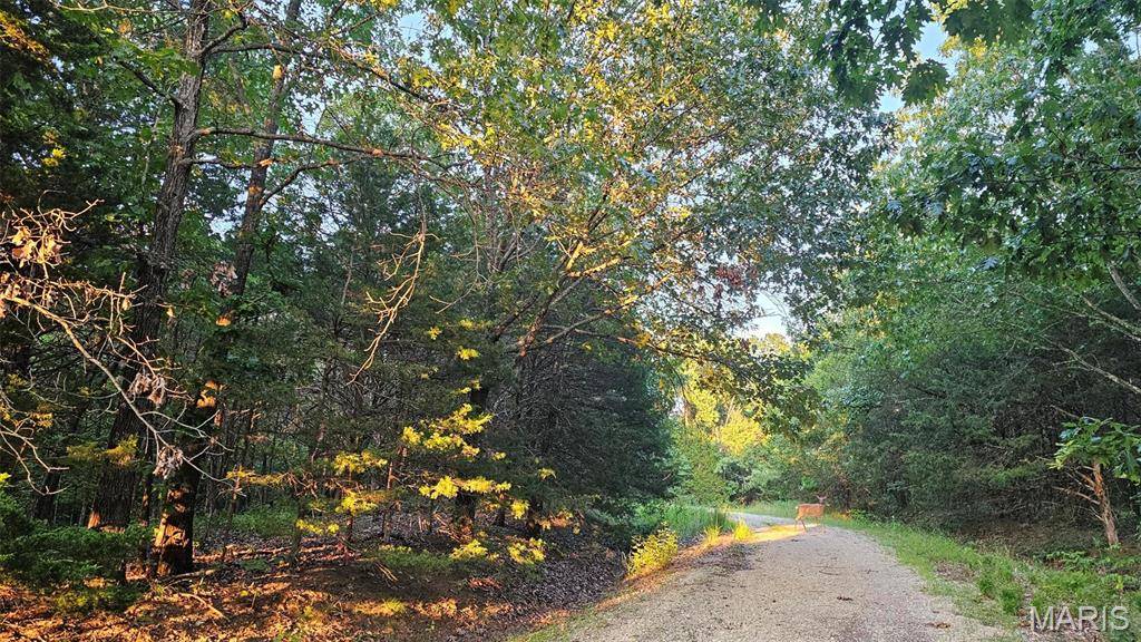2000 Heather DR, Lake Sherwood, MO 63357