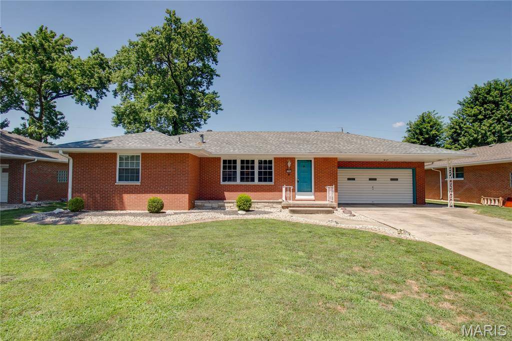 5506 Ladue DR, Godfrey, IL 62035