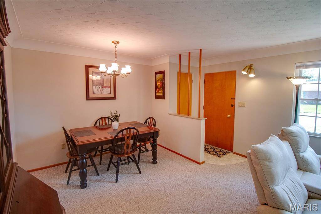 5506 Ladue DR, Godfrey, IL 62035