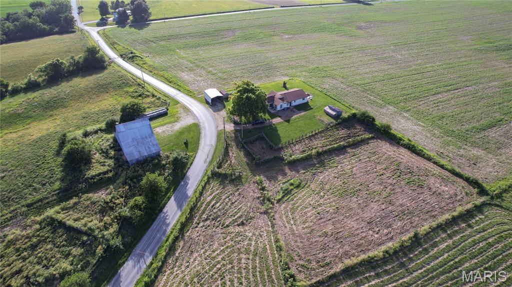 761 830N AVE, Mount Sterling, IL 62353