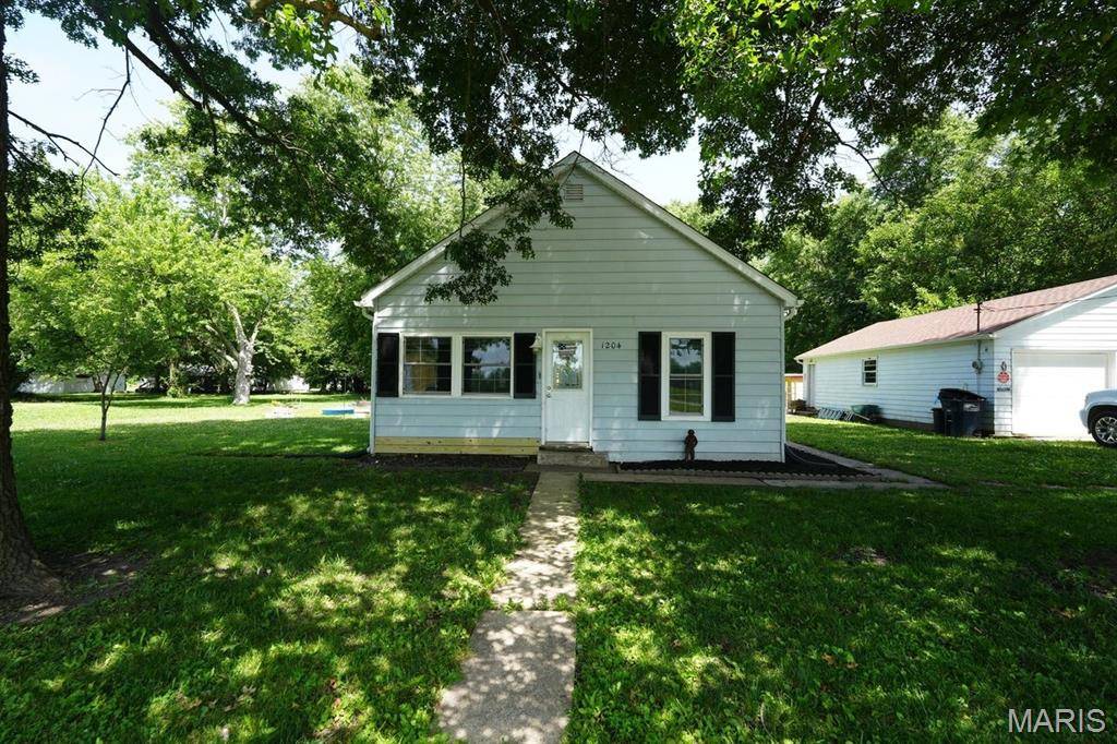 1204 Williamson AVE, Williamson, IL 62088