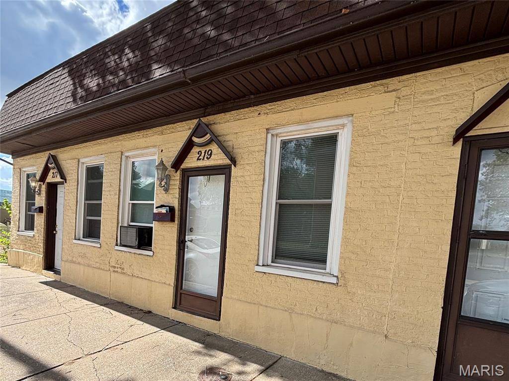 219 N High ST, Belleville, IL 62220