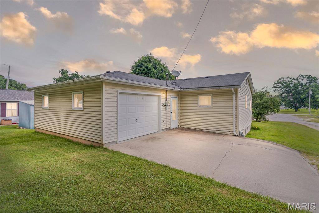 404 N 4th ST, Kampsville, IL 62053