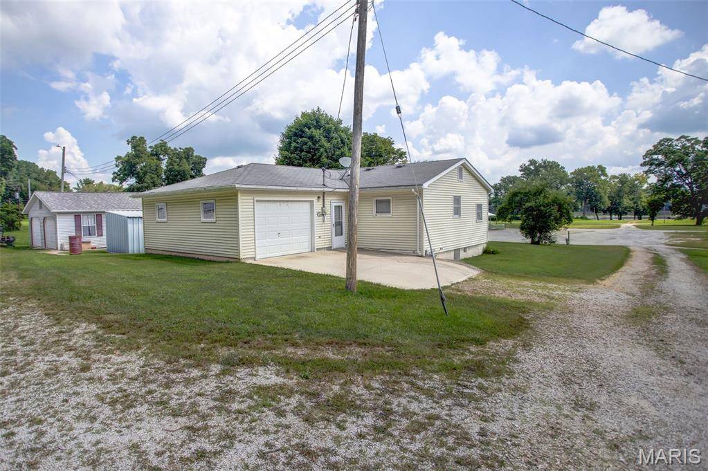 404 N 4th ST, Kampsville, IL 62053