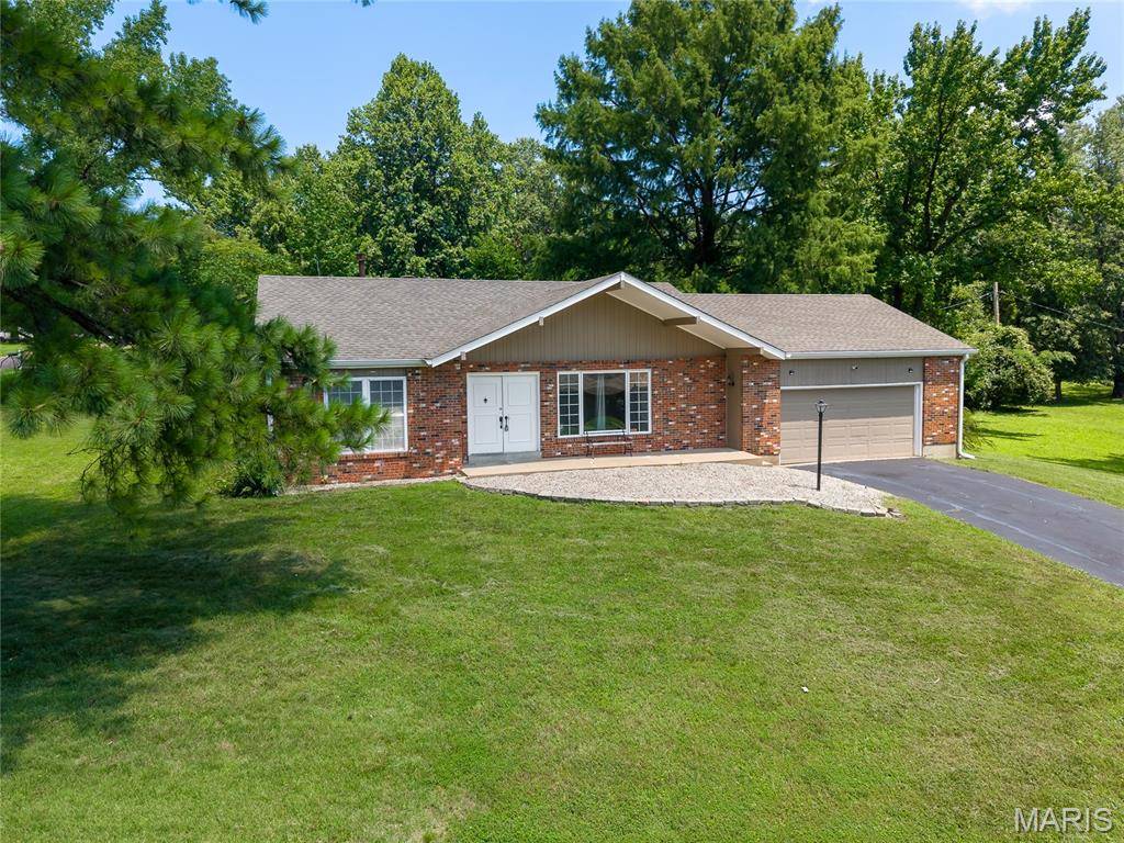 10500 Green Slope DR, St Louis, MO 63136