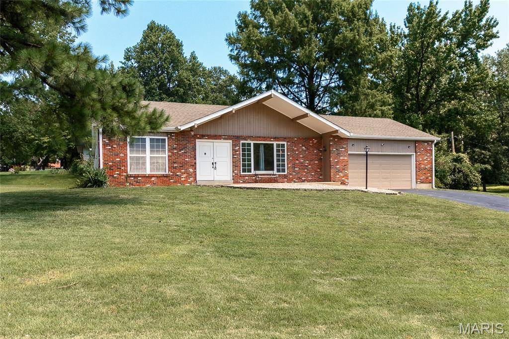 10500 Green Slope DR, St Louis, MO 63136