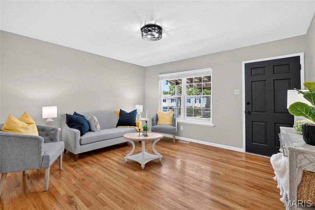 807 Saint Bernard DR, O'fallon, MO 63366