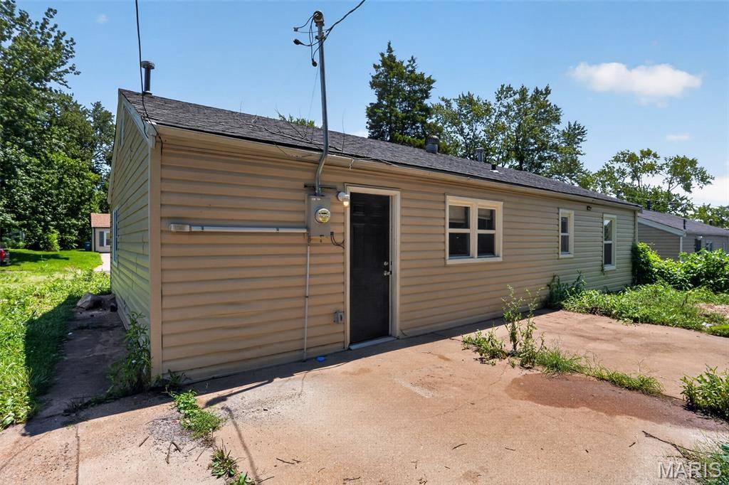 9851 Vickie PL, St Louis, MO 63136