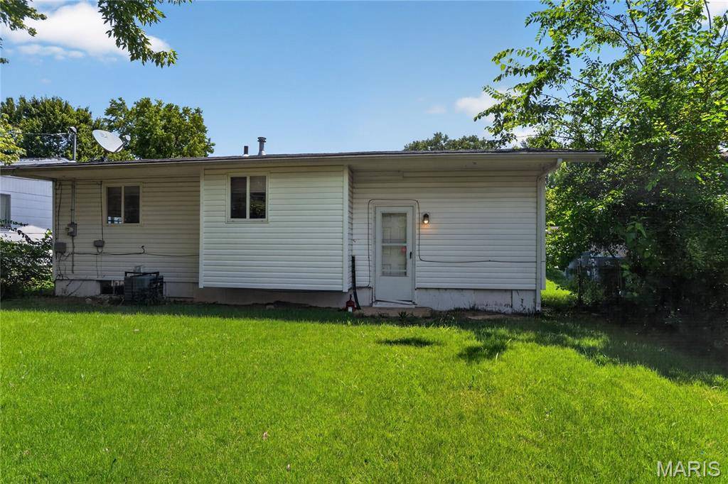 10341 Lilac AVE, St Louis, MO 63137