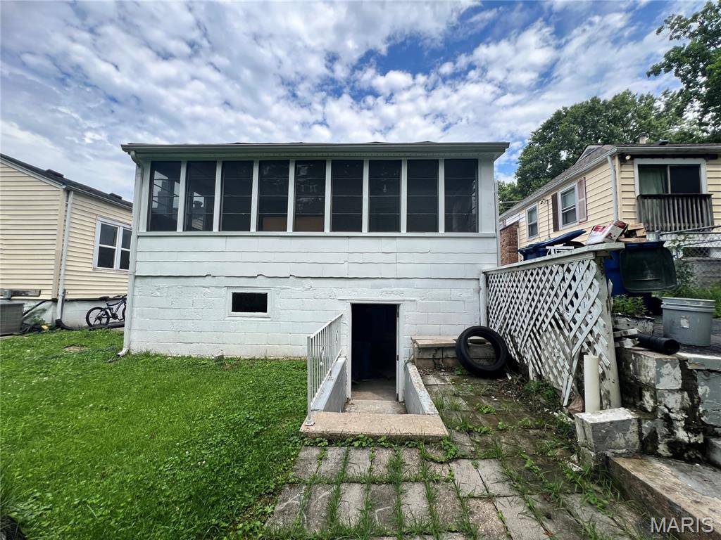 2935 Walton RD, Overland, MO 63114