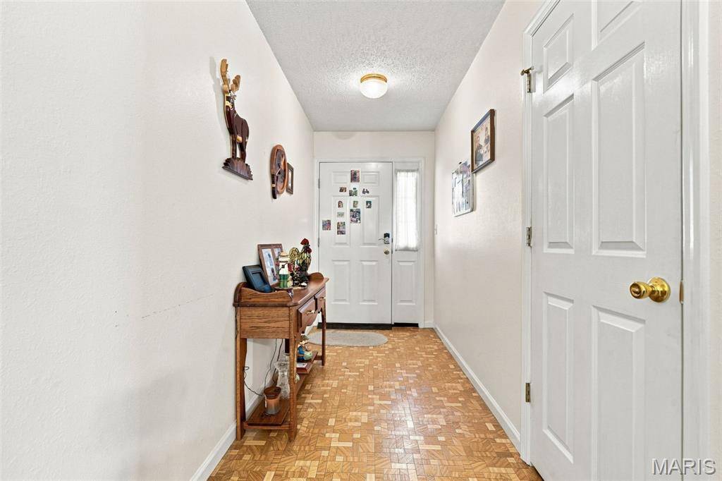 947 Falcon DR, Imperial, MO 63052