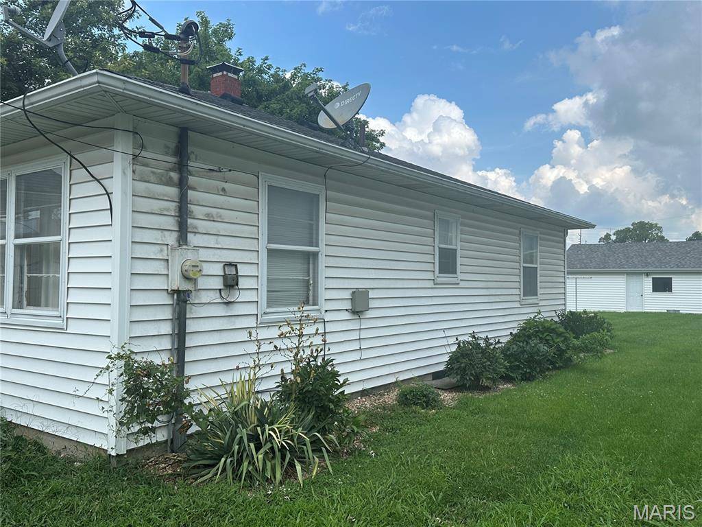 105 E Main ST, Steeleville, IL 62288