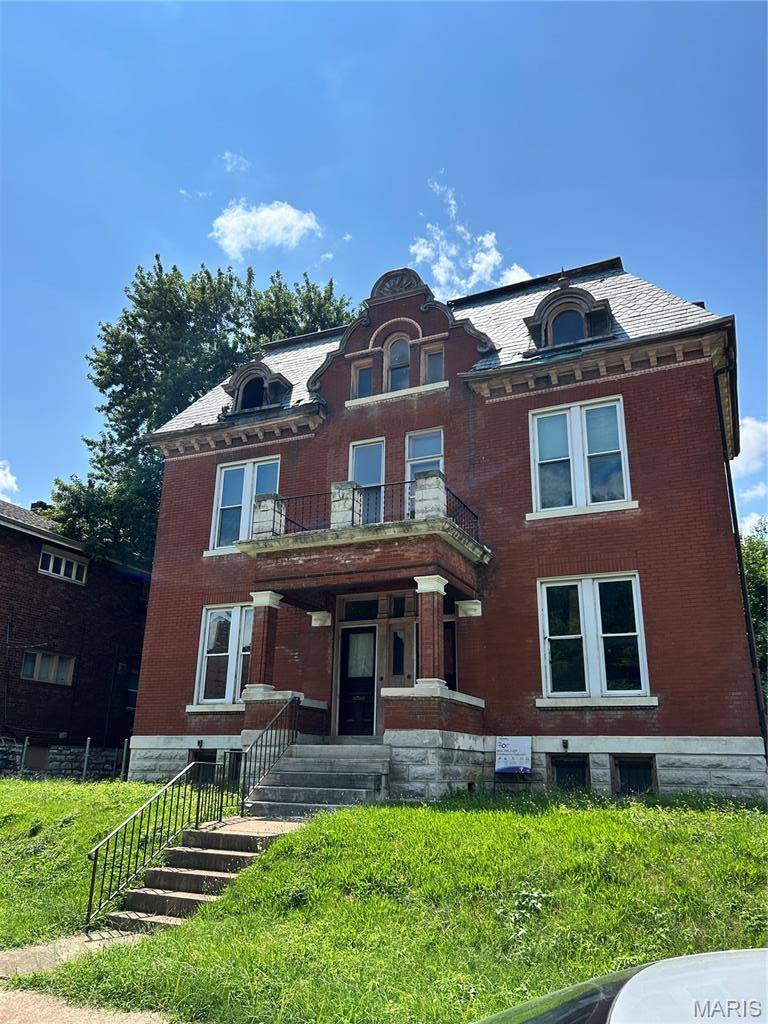 8447 Newby ST, St Louis, MO 63147