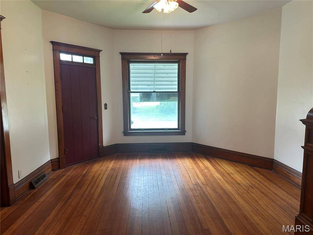 707 N Main ST, White Hall, IL 62092