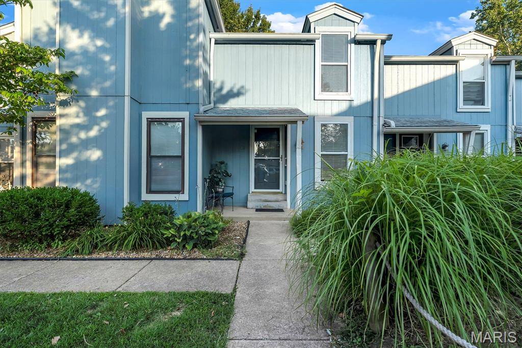 43 Breezy Knoll LN, Lake St Louis, MO 63367