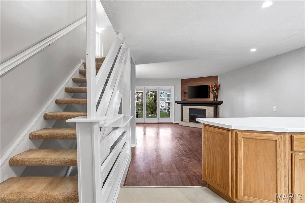 43 Breezy Knoll LN, Lake St Louis, MO 63367