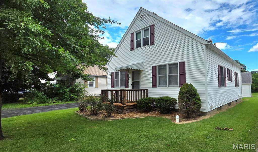 2432 State ST, Chester, IL 62233