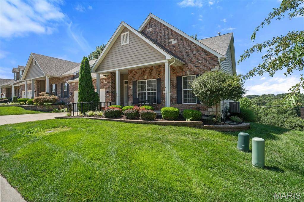 5230 Hollow Wood CT, St Louis, MO 63128