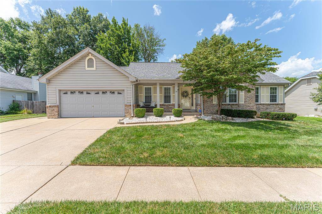 25 Beaujolais DR, Florissant, MO 63031