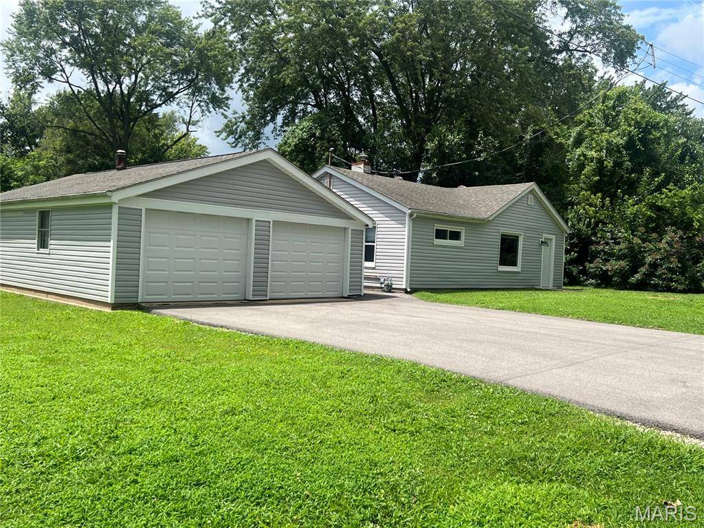 117 Edgewood DR, Belleville, IL 62223