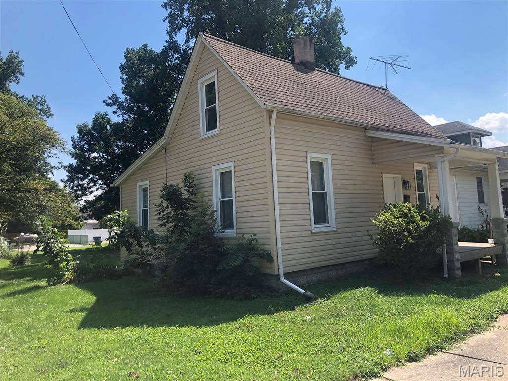 1024 La Salle ST, Belleville, IL 62221