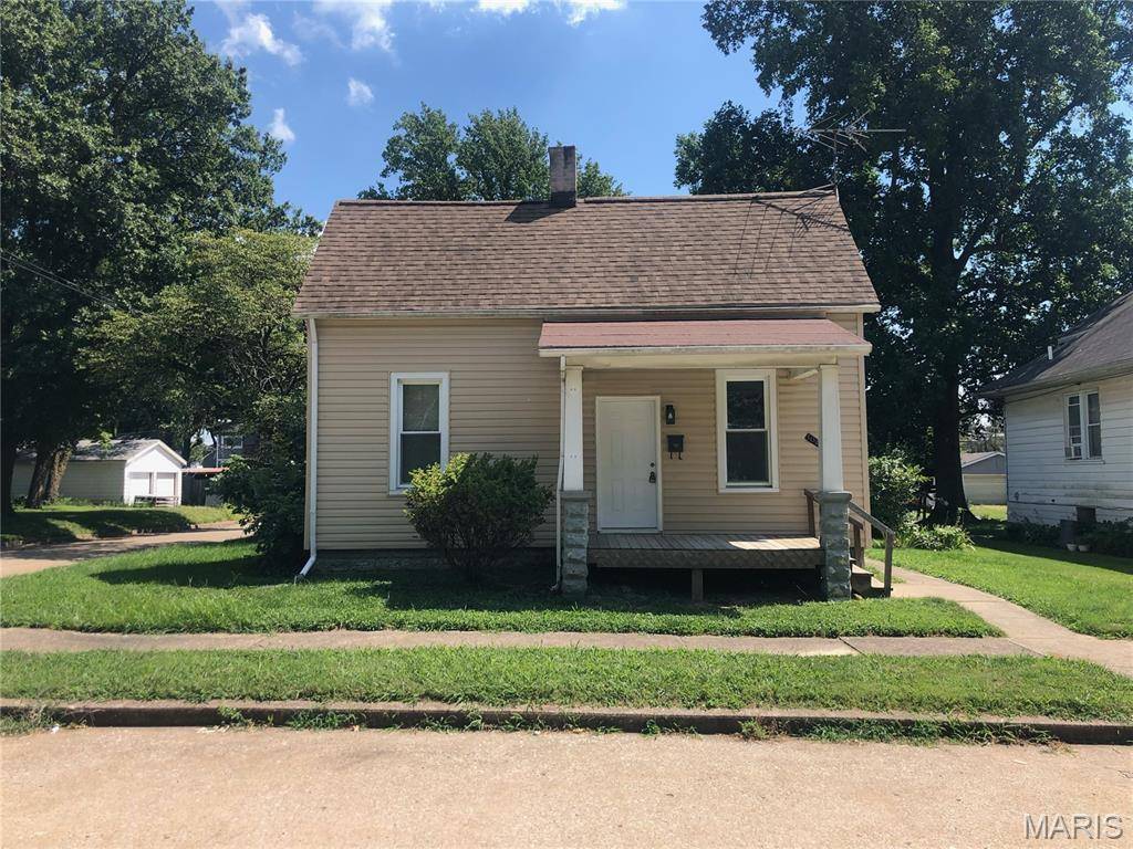 1024 La Salle ST, Belleville, IL 62221