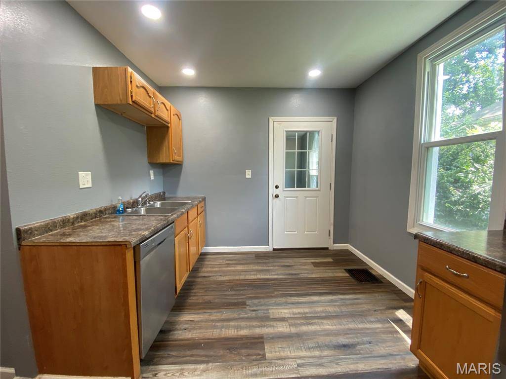 1024 La Salle ST, Belleville, IL 62221