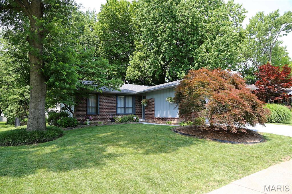 1571 Barkwood DR, Florissant, MO 63031