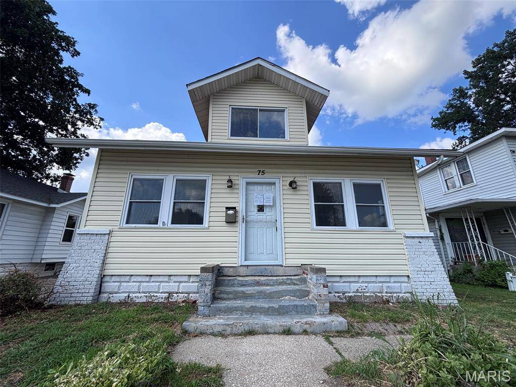 75 Eckhard AVE, Wood River, IL 62095