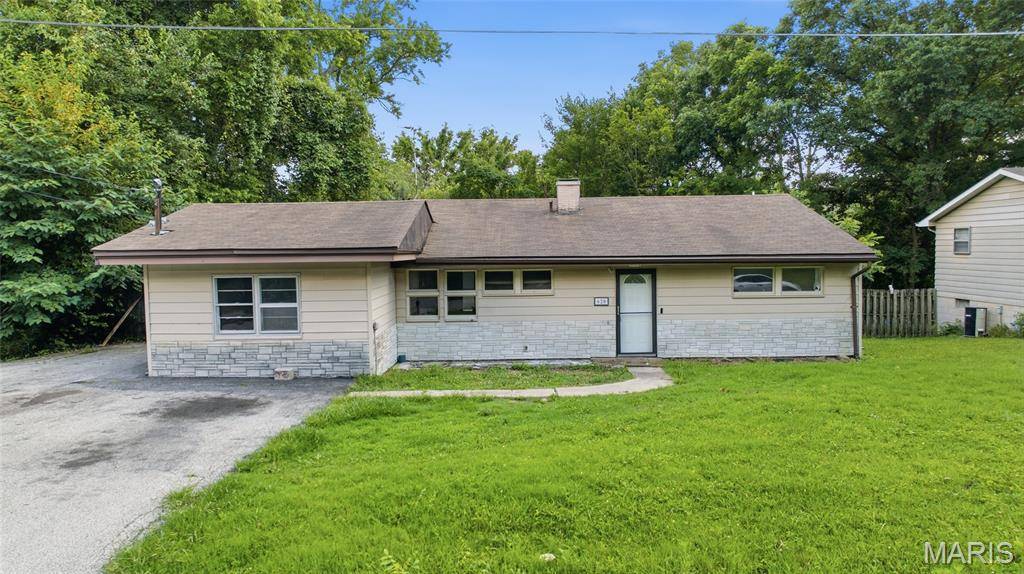 620 Belvedere DR, Belleville, IL 62223