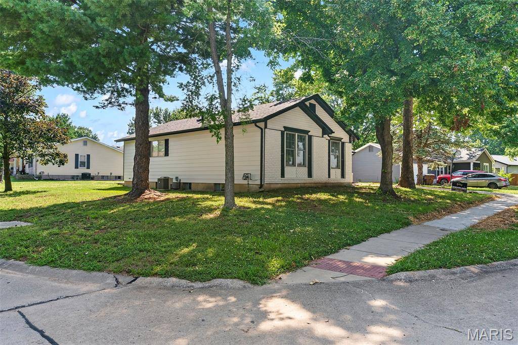 231 Laurelwood DR, St Peters, MO 63376
