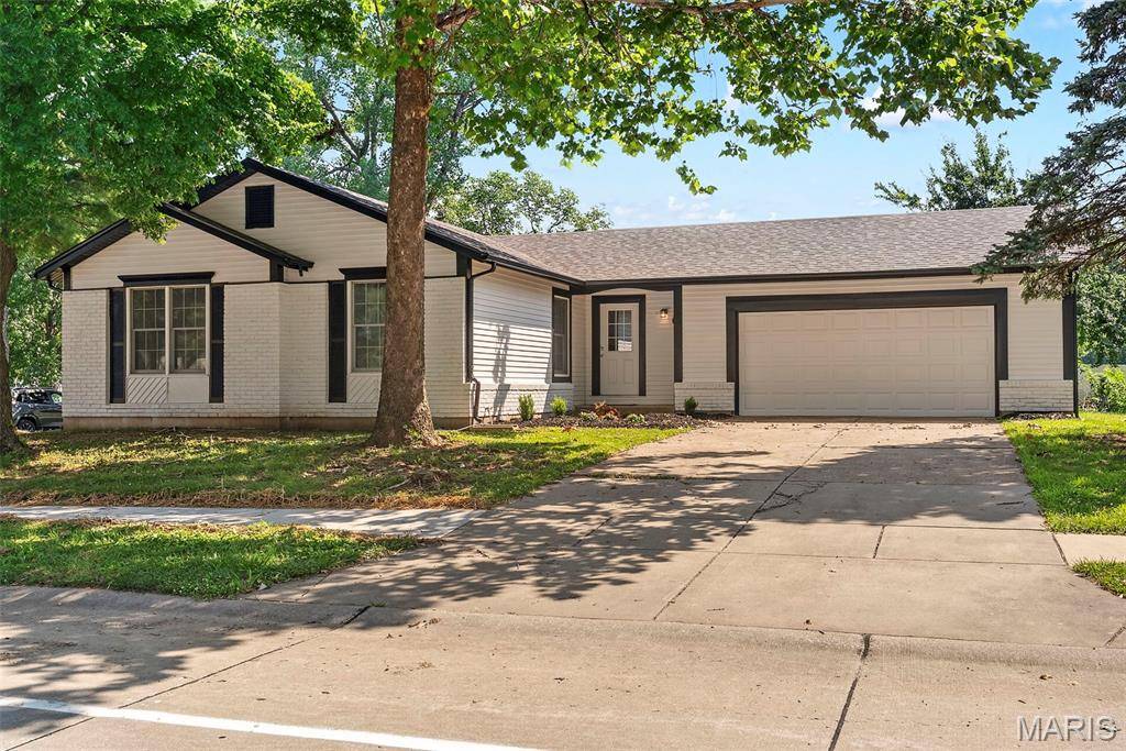 231 Laurelwood DR, St Peters, MO 63376