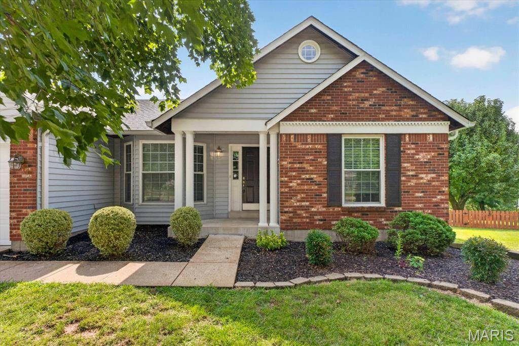 1005 Grand Tree CT, Fenton, MO 63026