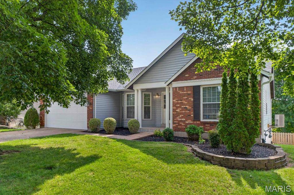 1005 Grand Tree CT, Fenton, MO 63026
