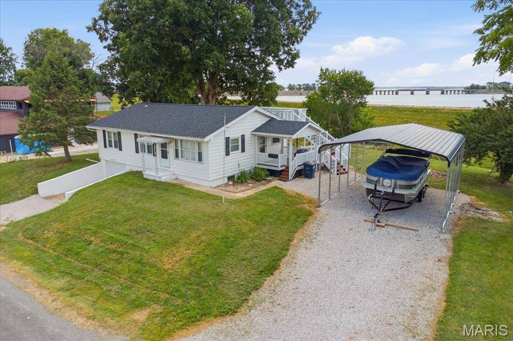 706 Main, Keyesport, IL 62253