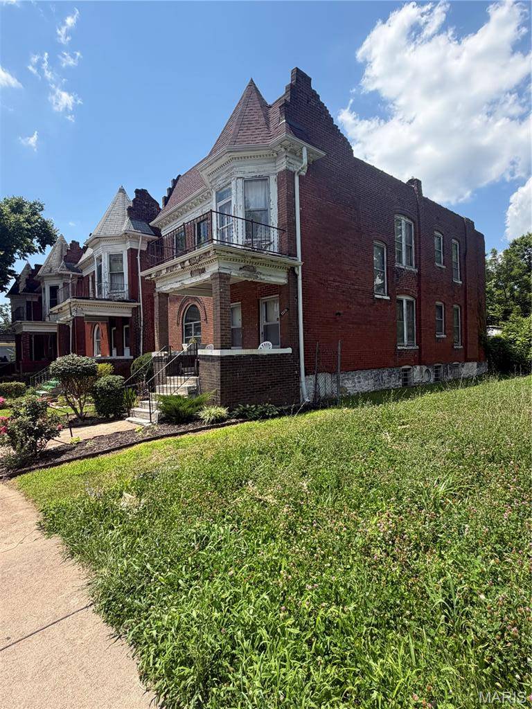1327 Goodfellow BLVD, St Louis, MO 63112
