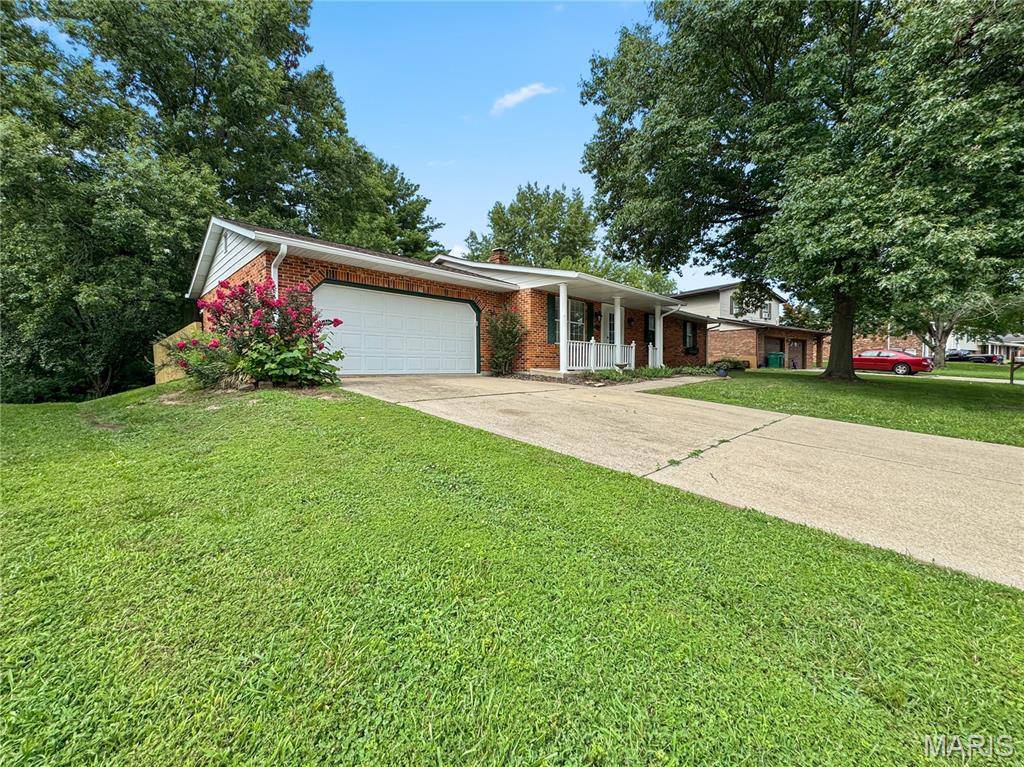 755 Klein DR, Smithton, IL 62285