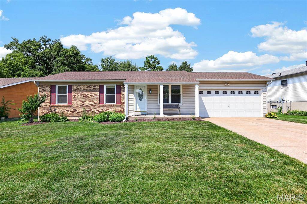 308 W Sunny Hill BLVD, St Peters, MO 63376
