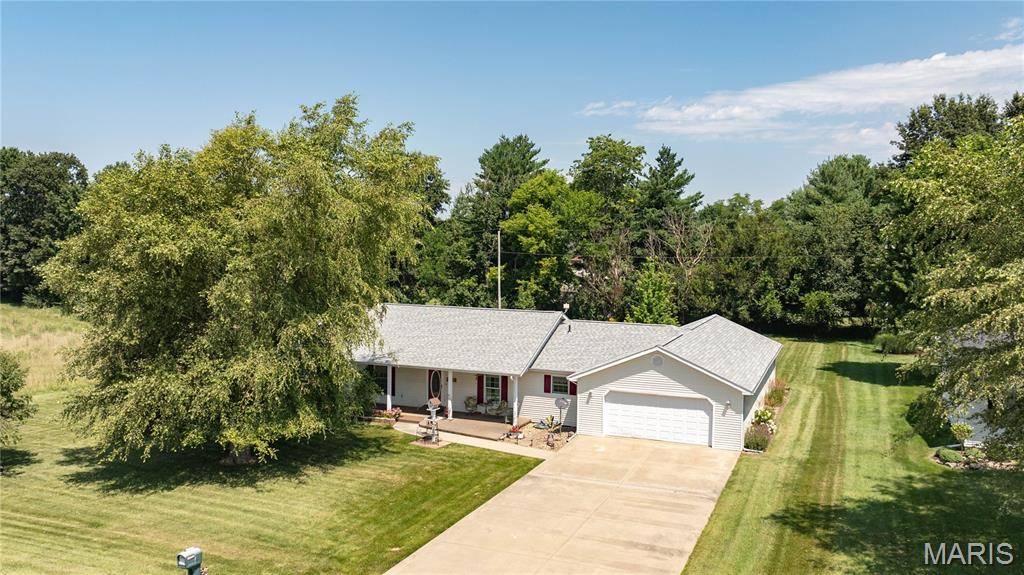 13080 Prairie TRL, Carlinville, IL 62626