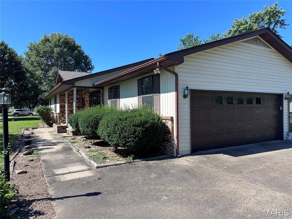 119 Larue LN, Sikeston, MO 63801