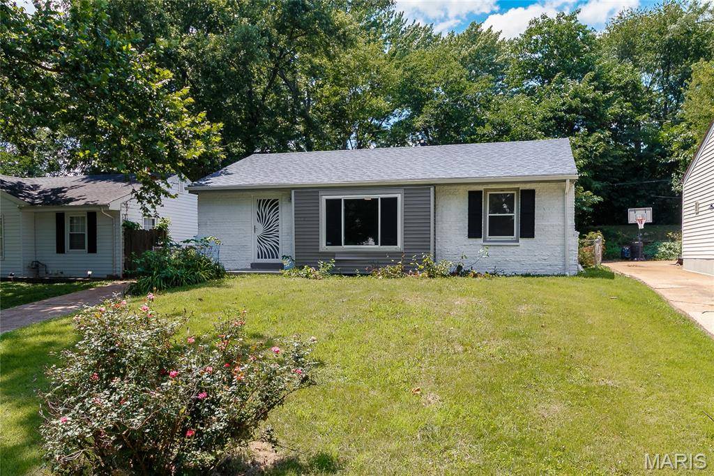 145 Chateau DR, Florissant, MO 63031