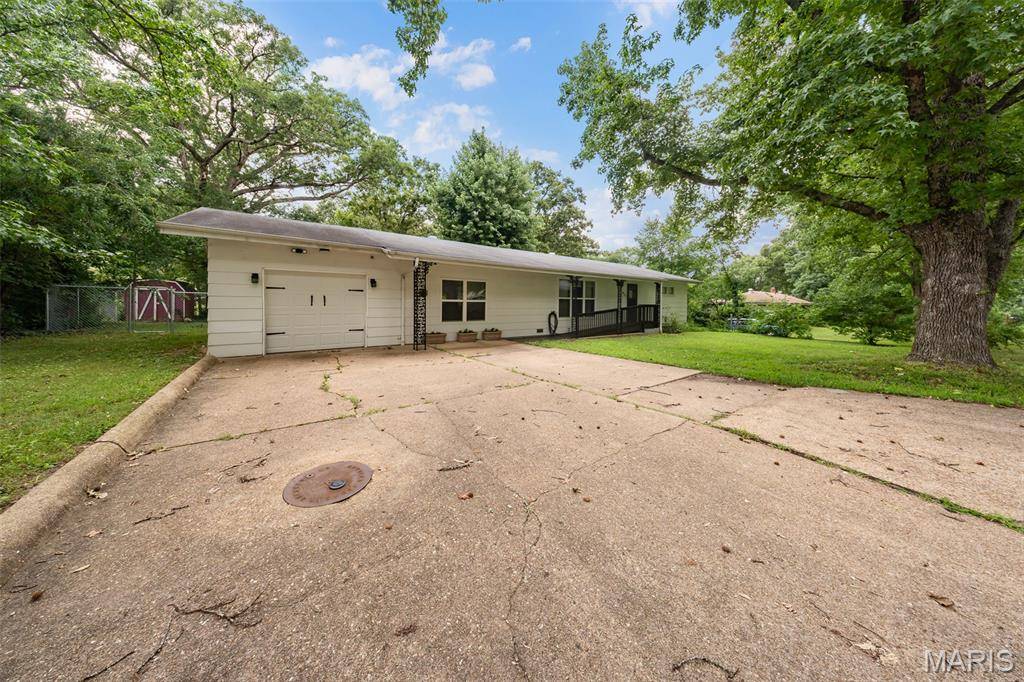 435 Forest LN, St James, MO 65559