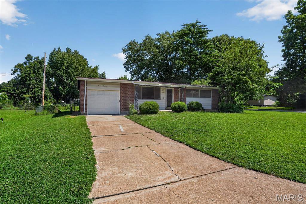 1721 Emery DR, St Louis, MO 63136