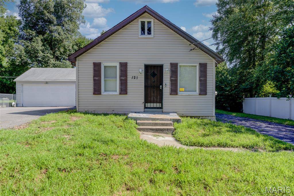 121 Coburg DR, St Louis, MO 63137