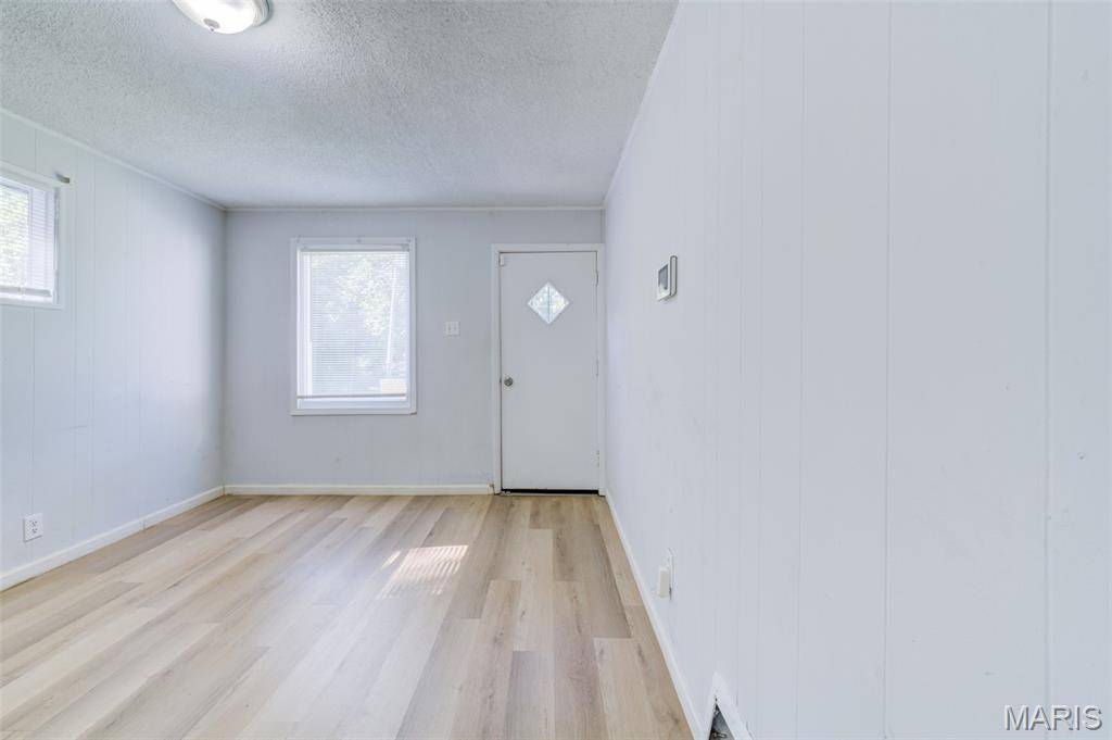 121 Coburg DR, St Louis, MO 63137