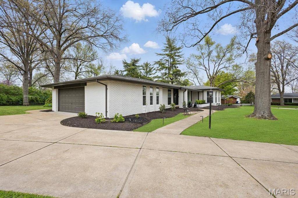 410 Monaco DR, Warson Woods, MO 63122
