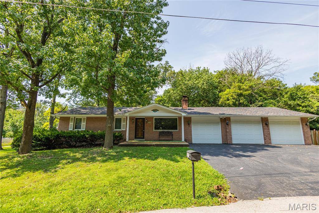 2035 Valmont DR, Arnold, MO 63010