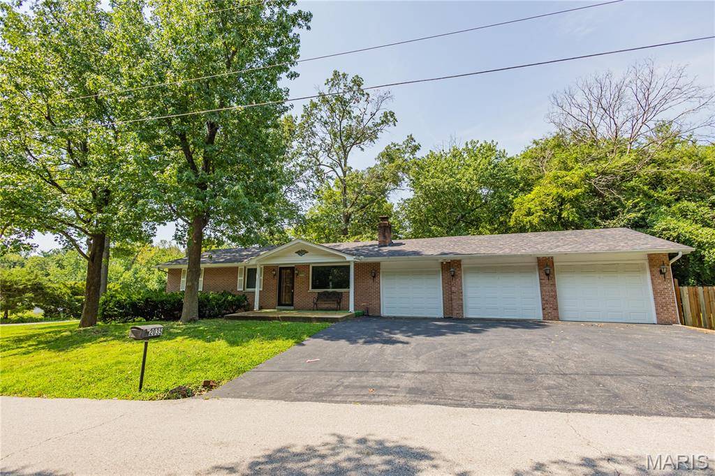 2035 Valmont DR, Arnold, MO 63010